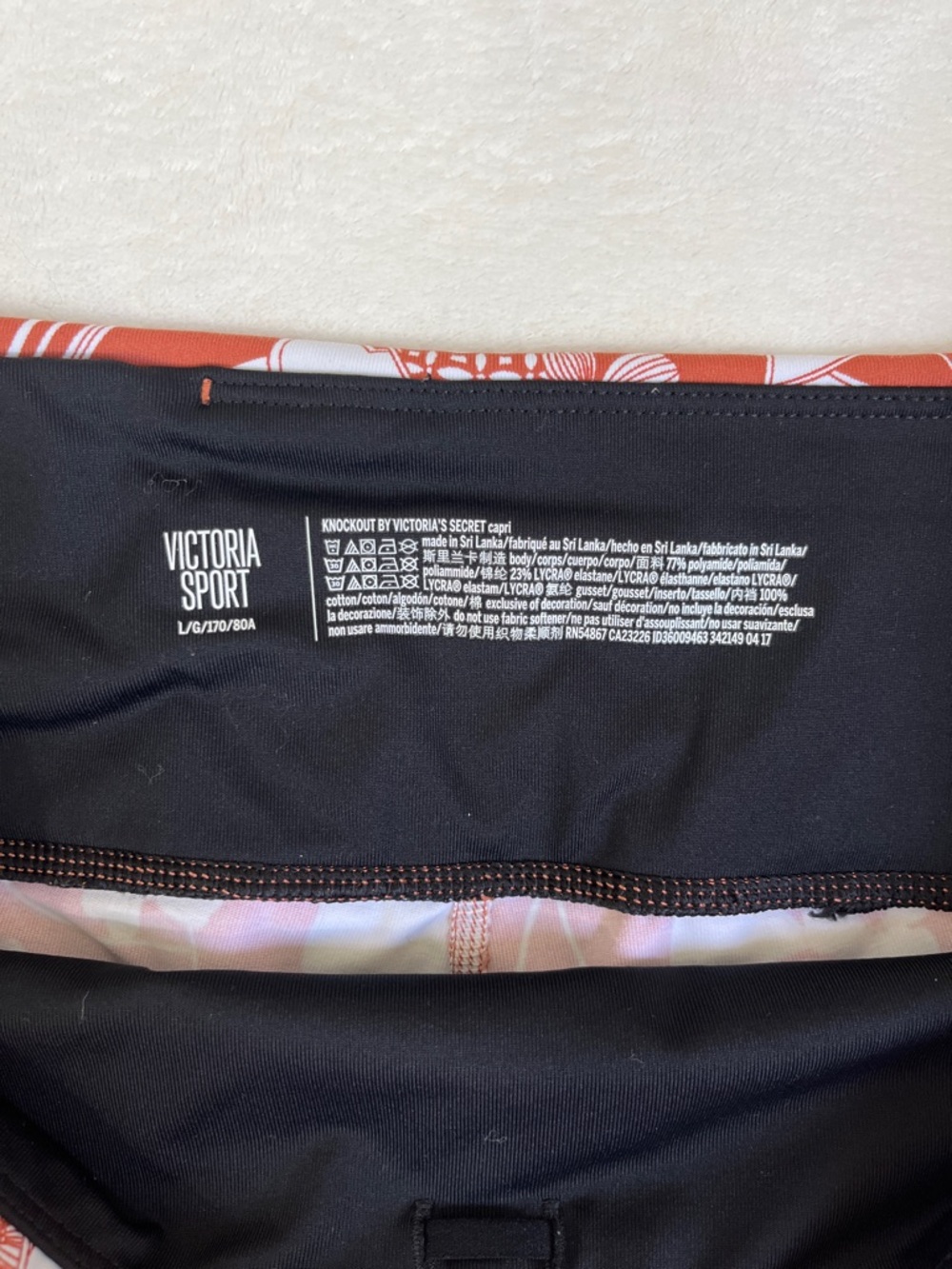 Victoria's Secret Sport Knockout Capri Leggings Size Large - Picture 4 of 8